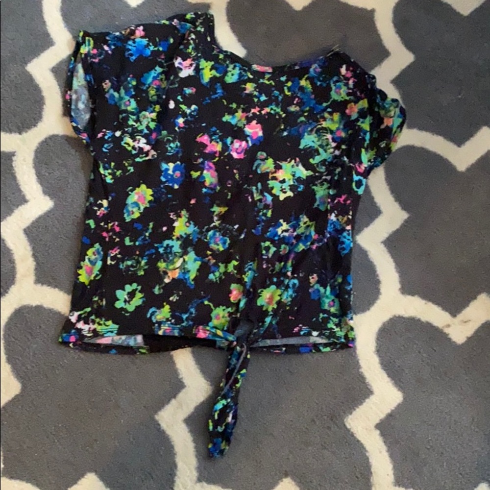 Shirt sleeve colorful shirt